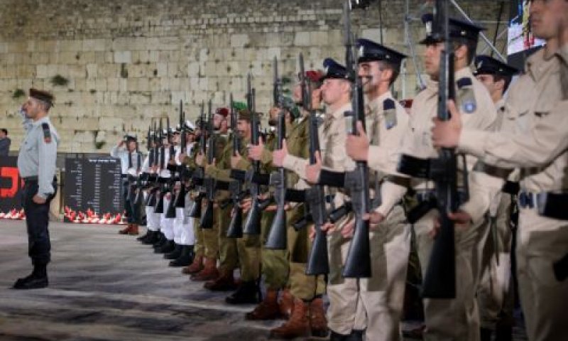 הטקס ברחבת הכותל [צילום: חיים גולדברג/פלאש 90]