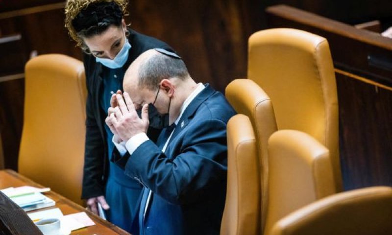 כדורים בקופסאות אדומות. בנט וסילמן [צילום: אוליביה פיטוסי/פלאש 90]