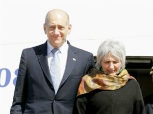 טיסות למשפחה. אהוד ועליזה אולמרט [AP]