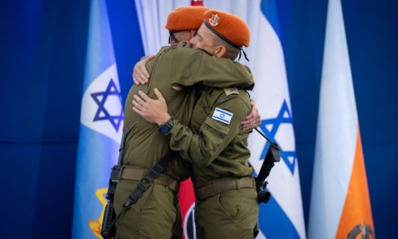 מילוא וקלפר. חילופי פיקוד עם הבטחה להמשך הניצחון [צילום: דובר צה''ל]