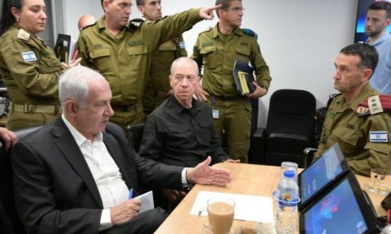 נתניהו בהערכת מצב בקריה בתל אביב [צילום: עמוס בן-גרשום/לע"מ]