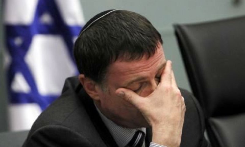 אדלשטיין. שובר את הראש [צילום: פלאש 90]