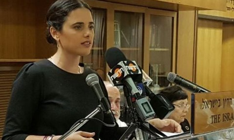 שקד. תפקידה של שרה