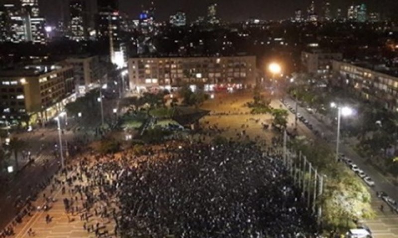 המפגינים בכיכר רבין [צילום: משטרת ישראל]