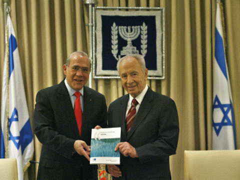 מזכ"ל OECD עם נשיא המדינה [צילום: פלאש 90]