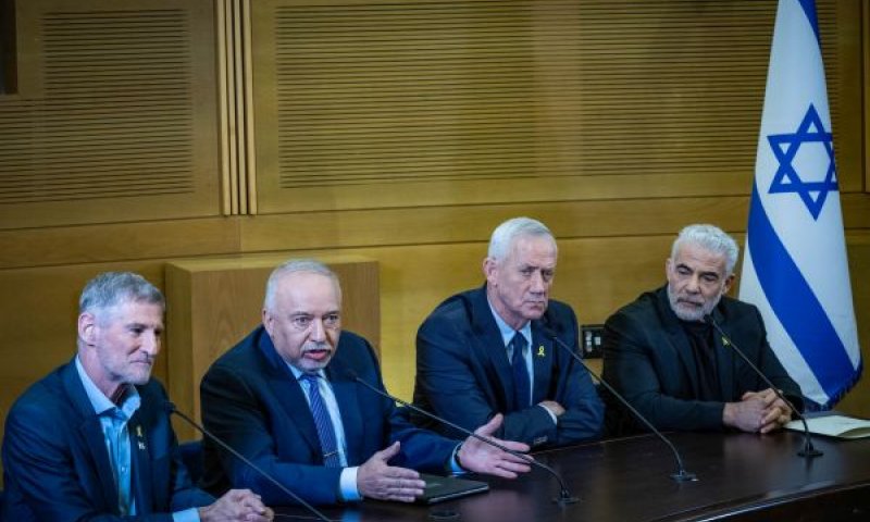 חלק ממשתתפי הפגישה. לא פורסמה תמונה משותפת מהמפגש הנוכחי [צילום: יונתן זינדל/פלאש 90]