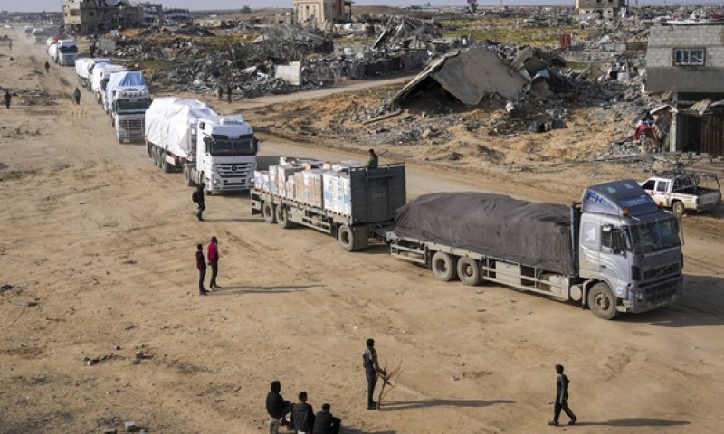 "חמאס גנב אוכל שנועד לאנשים רעבים" [צילום: עבד אל קרים חנה, AP]