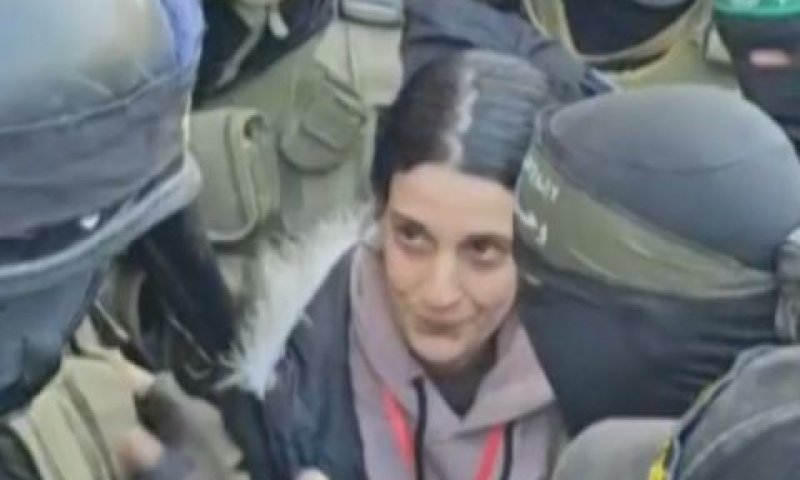 ארבל יהוד, ברגעים שלפני שחרורה מהשבי [צילום: מסך]