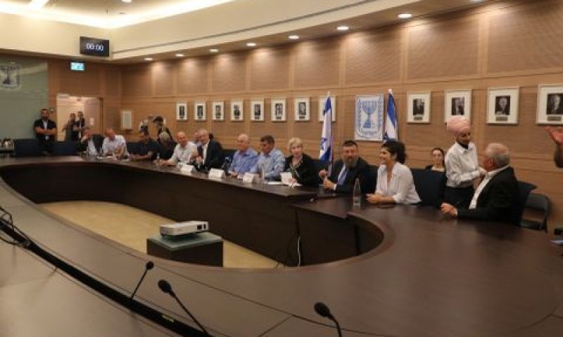 ועדת חוץ וביטחון בכנסת ה-22 [צילום: דוברות הכנסת, יצחק הררי]