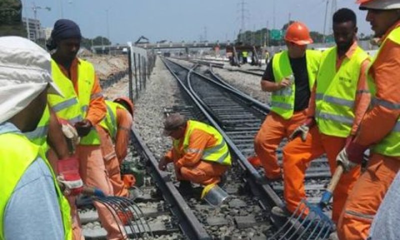 עבודות הרכבת בהרצליה. יימשכו גם בשבת [צילום: רכבת ישראל]