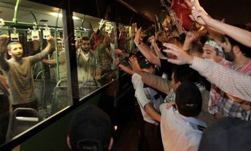 משתתפי המשט מתקבלים כגיבורים בטורקיה [צילום: AP]