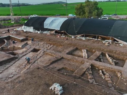 חפירת רשות העתיקות במגידו [צילום: אמיל אלג'ם, רשות העתיקות]