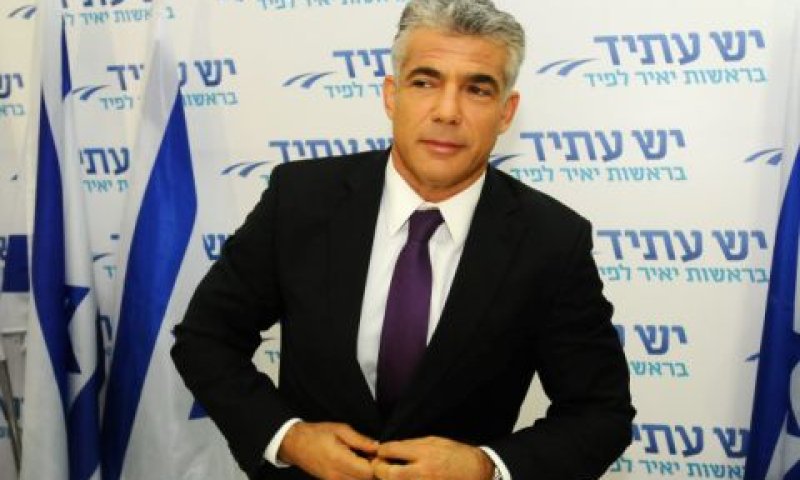 לפיד. מאיפה המימון [צילום: פלאש 90]