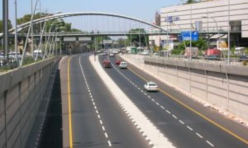 נעצר בכביש 1 [צילום: עומר שיקלר]