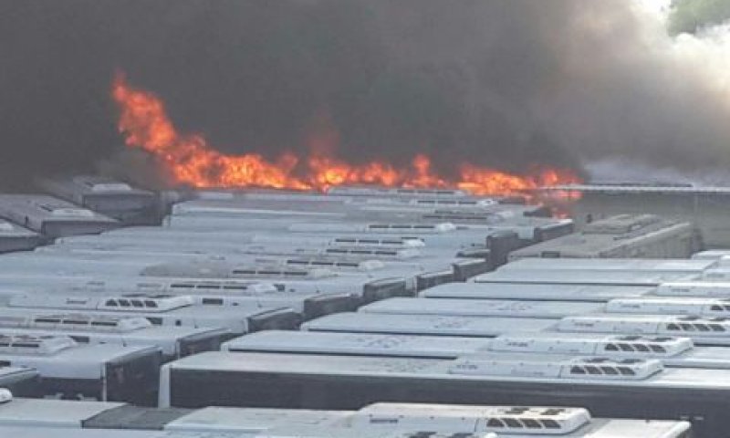 עשרות אוטובוסים נשרפו [צילום: חטיבת דובר המשטרה]