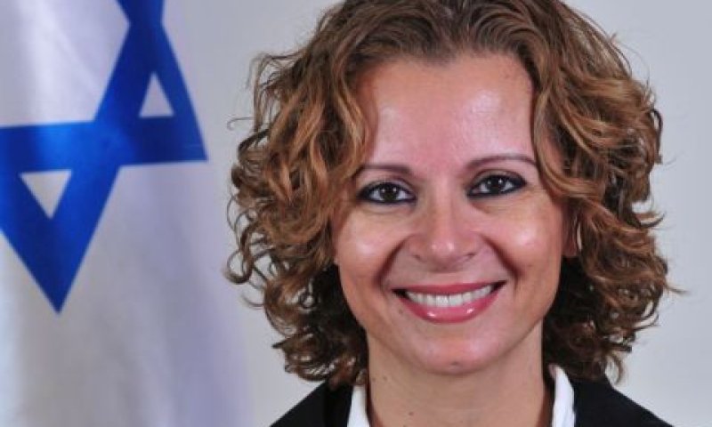 סרוסי. "חוסר נוחות"