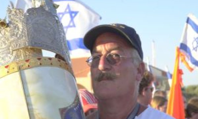 צעדת פרידה של תושבי אלי סיני מבתיהם [צילום: דו"צ]