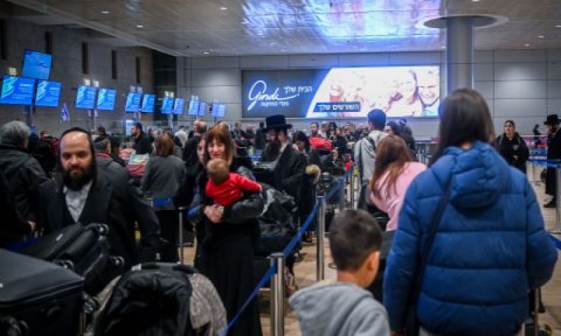 העומס חוזר לנמל התעופה אחרי השבתה בגלל מתקפת הטילים [צילום: לייב אברמס/פלאש 90]