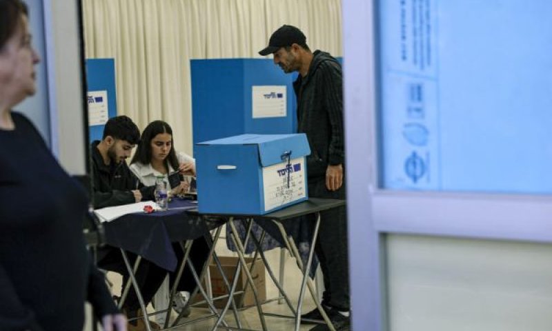 שעון האכשרה של המתפקדים מתקתק [צילום: צפריר אביוב/פלאש 90]