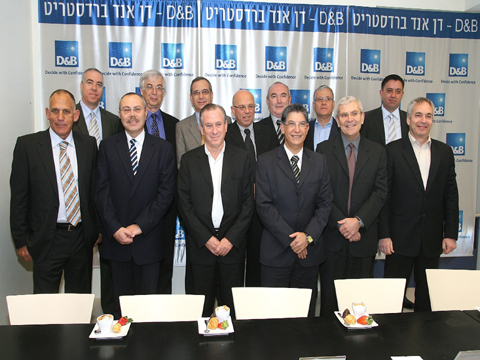 מימין לשמאל: אבי גבאי, בזק, עמי סגיס, גרנית הכרמל, אסי ברטפלד, דלק, מוטי פרידמן, חברת החשמל, שרגא ברוש, התאחדות התעשיינים, עקיבא מוזס, כימיקלים לישראל, משה פרל, איגוד הבנקים, אלי יונס, מזרחי טפחות, ראובן קובנט, דן אנד ברדסטריט, אפי רוזנהויז, שופרסל, אבי הוכמן, הדואר, ואורי שני, שיכון ובינוי לשעבר [צילום: קובי קנטור]