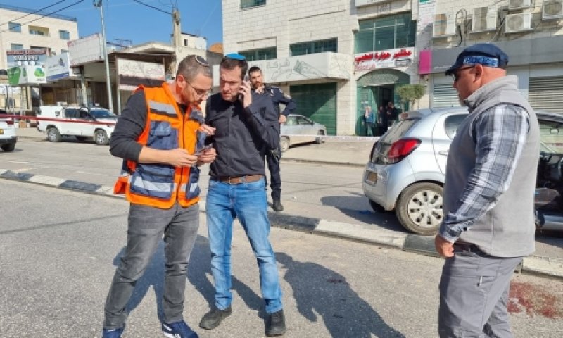 יוסי דגן בזירת פיגוע ירי בחווארה [צילום: מועצה אזורית שומרון]