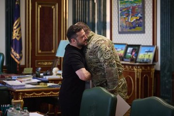 זלנסקי, מאליוק. כ-40 מטוסי קרב של רוסיה נפגעו [צילום: לשכת נשיא אוקראינה]