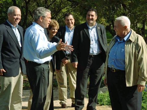 נפגשים עם הצוות הישראלי [AP]