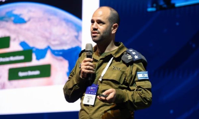 [צילום: אגף דוברות וקשרי ציבור במשרד הביטחון]