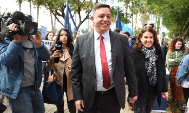 גבאי ואשתו. בדרך לקלפי [צילום: רענן כהן]