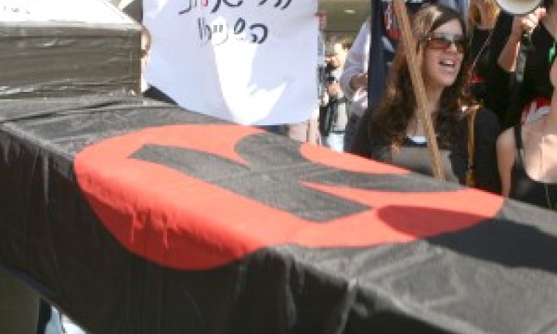 מחאת עובדי ערוץ 10 [צילום ארכיון: פלאש 90]
