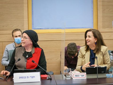 ג'ידא רינאווי זועבי ואורית סטרוק [צילום: נועם מושקוביץ/דוברות הכנסת]