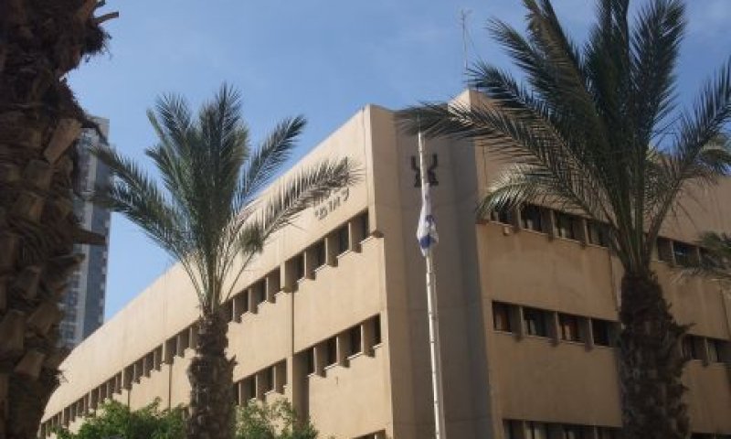 "יוציא מטפלת מביטוח לאומי שתעניק לו שירותי מין"