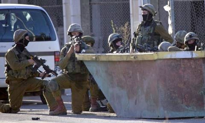 נמשכת הפעילות המבצעית בחברון [צילום: AP]