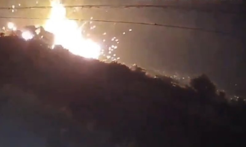 פיצוצים עזים ופיצוצי משנה, הלילה בעומק לבנון [צילום: שימוש לפי סעיף 27א]