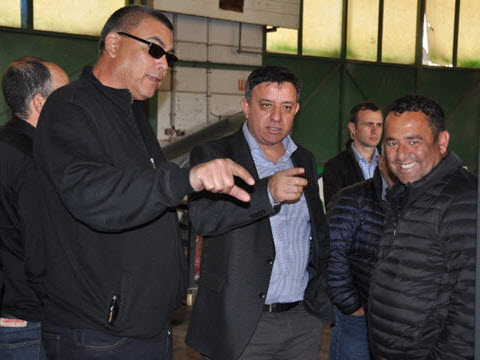 השר להגנת הסביבה ואנשי נגב אקולוגיה [צילום: יח"צ]