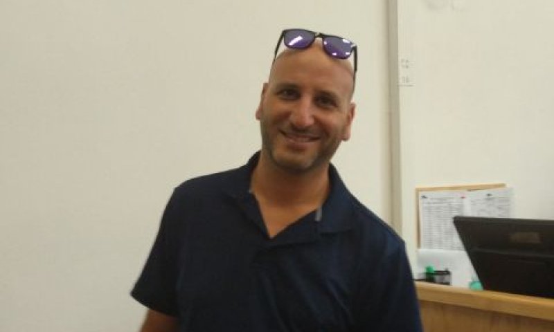 שפיצר. "מלכה בא זחוח"