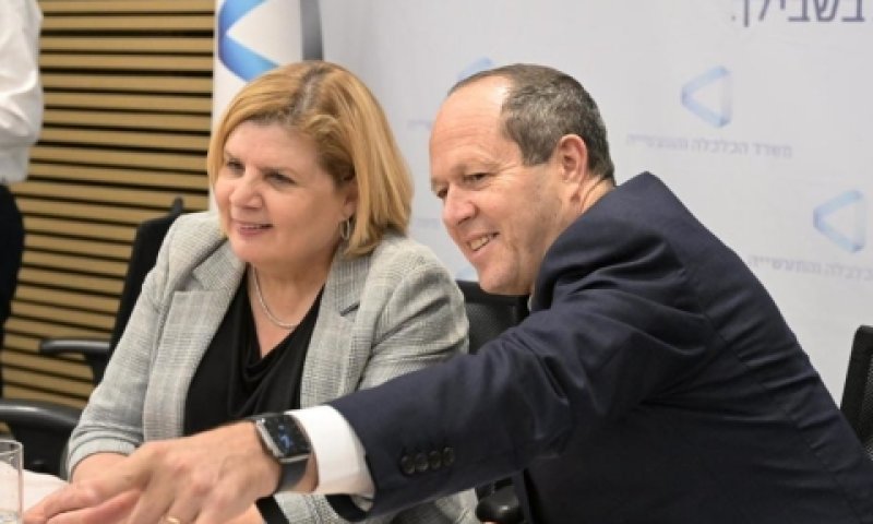 השר הנכנס ברקת והשרה היוצאת ברביבאי [צילום: שלומי אמסלם, לע"מ]