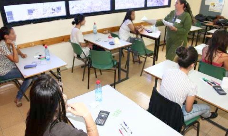 להחתים על הסכם סודיות [צילום: זהר שיטרית]