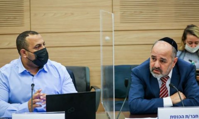 ח"כ יעקב מרגי וסגן השר אביר קארה [צילום: נועם מושקוביץ/דוברות הכנסת]