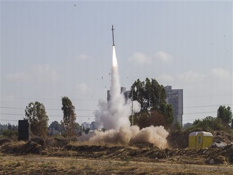 מטבע הדברים, צוק איתן הוא האירוע המחופש ביותר השנה - גם בגלל כיפת ברזל, שהצילה חיים רבים [צילום: AP]