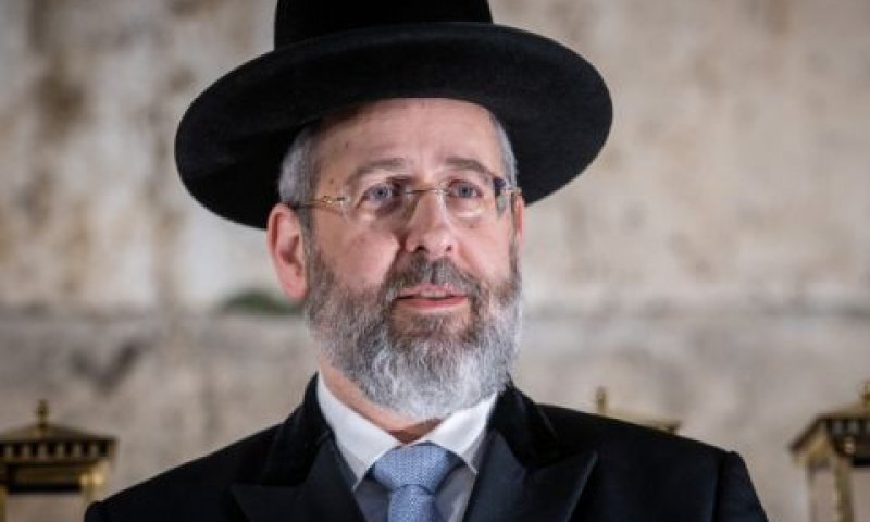 הרב לאו. מסכים שיש צורך בפתרון [צילום: פלאש 90]