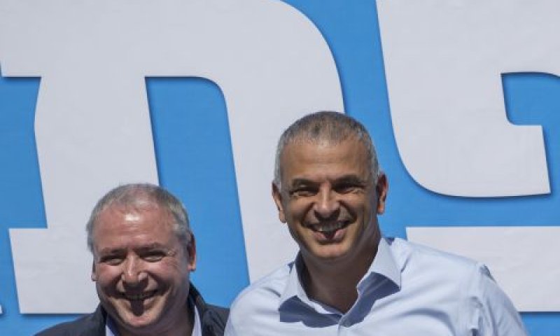 כחלון ואמסלם. מגבשים הבנות [צילום: יונתן זינדל/פלאש 90]