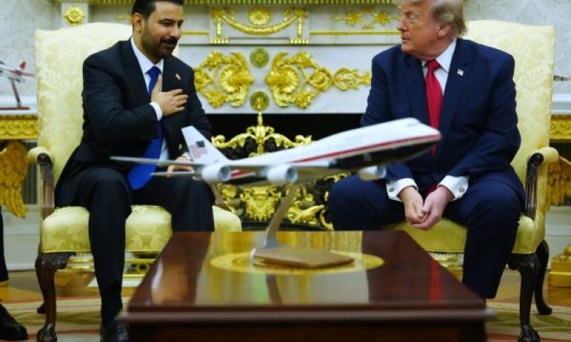 לקראת מבחן כוח. טראמפ עם ראש ממשלת עירק אל-זיידי [צילום: ג'וליה דמרי ניקינסון/AP]