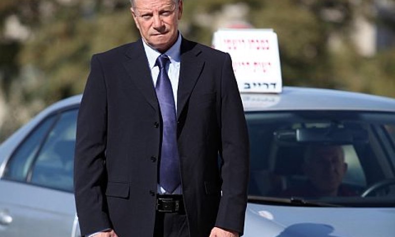 פושטים את המדים [צילום אילוסטרציה: ששון תירם]