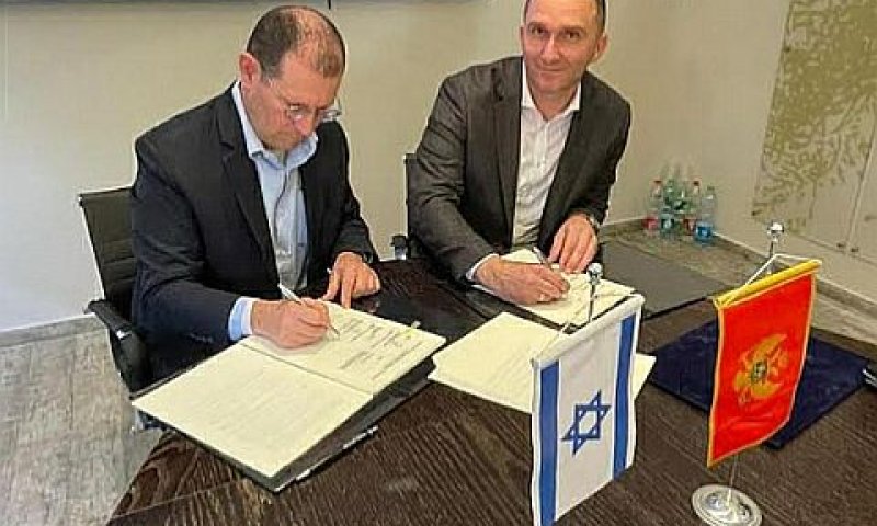 טקס החתימה [צילום: אגף דוברות וקשרי ציבור במשרד הביטחון]