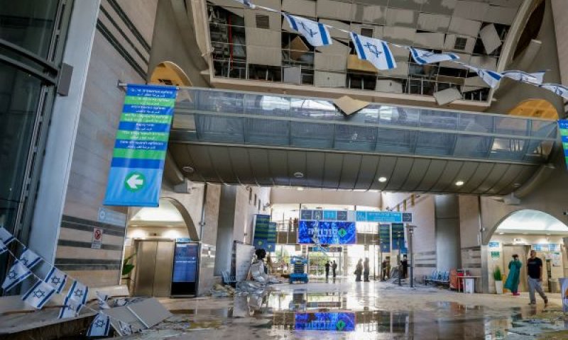 סורוקה. נפגע מטיל אירני [צילום: יאיר תירוש/פלאש 90]