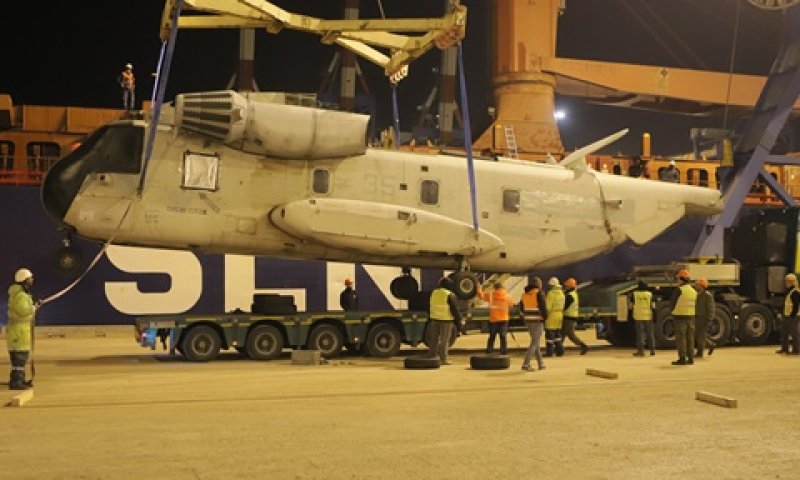 פריקת אחד מהיסעורים בנמל אשדוד [צילום: אגף דוברות והסברה, משרד הביטחון]