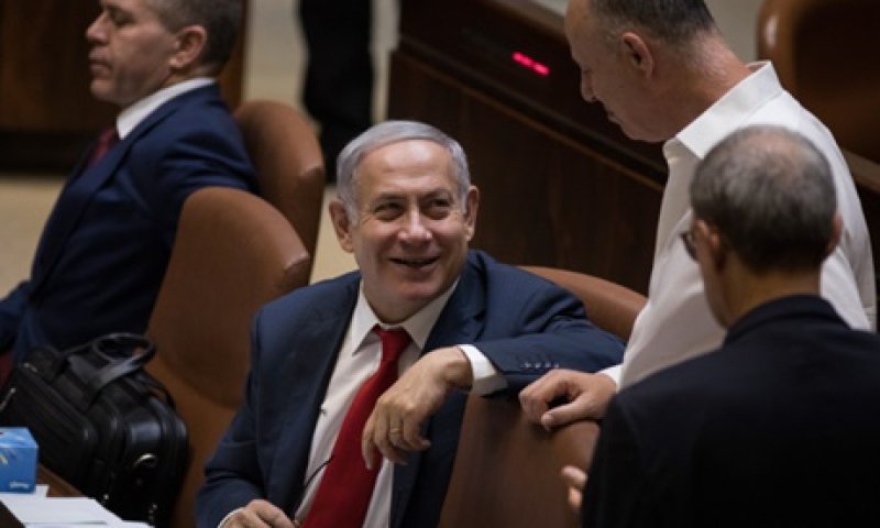 נתניהו והשרים הנגבי וארדן במליאה, הלילה [צילום: הדס פרוש, פלאש 90]