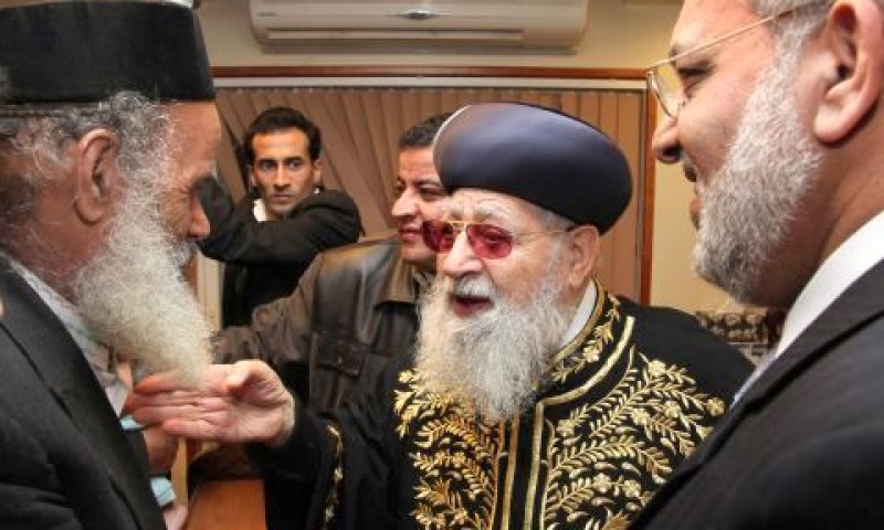 השר משולם נהרי, הרב עובדיה יוסף והרב גריידי [צילום: ששון תירם]