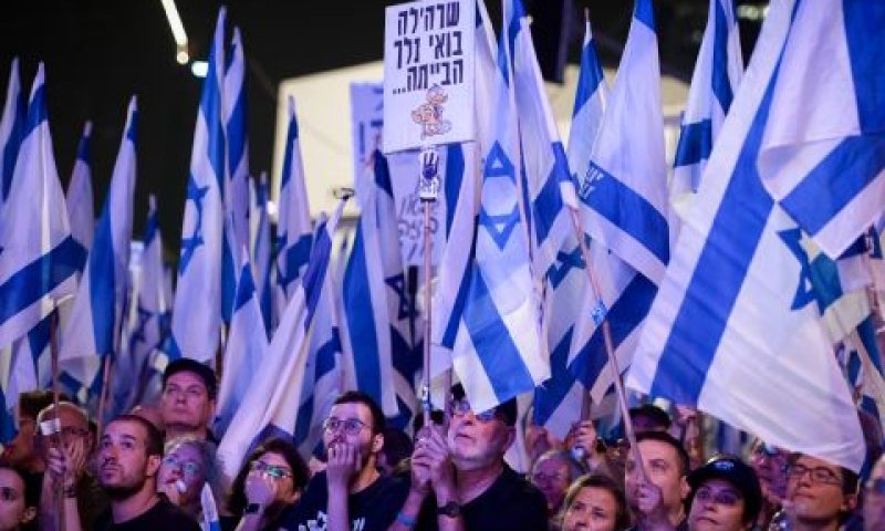 מפגינים בתל אביב נגד הרפורמה המשפטית [צילום: אבשלום ששוני/פלאש 90]